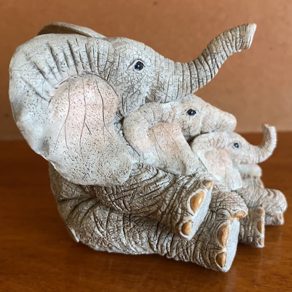Tuskers Family Tree Elephant Figurine - Picture 6 of 10